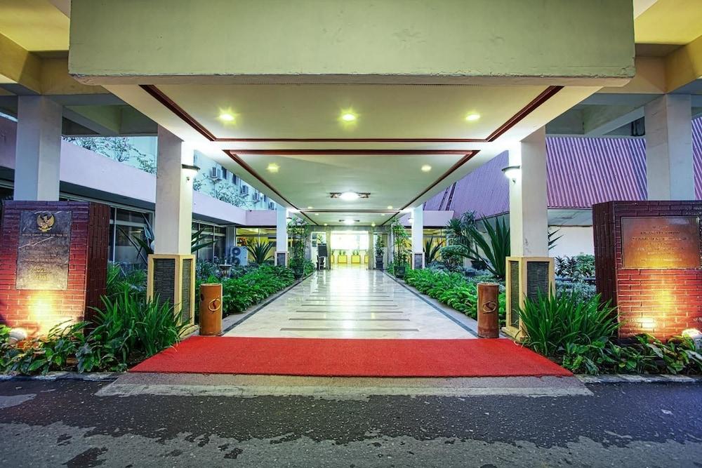 Sahid Kawanua Hotel Manado Exterior foto
