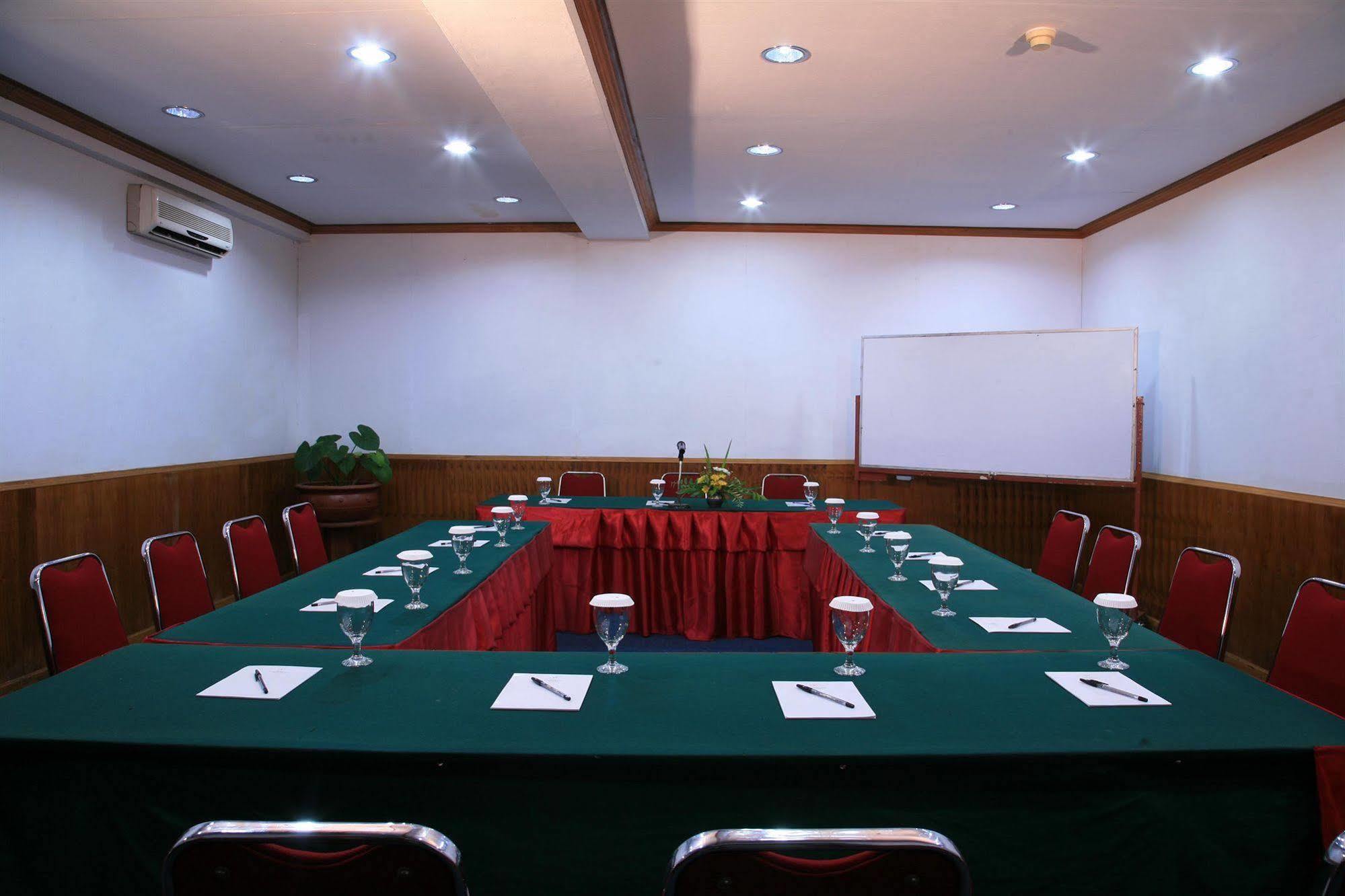 Sahid Kawanua Hotel Manado Exterior foto